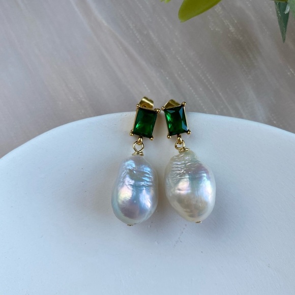 Fresh water pearl earrings/ Huge baroque tear drop round pearls/ Stud zi… - Picture 4 of 6
